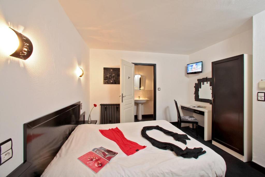 Hotel Le Coin Des Halles Каор Номер фото