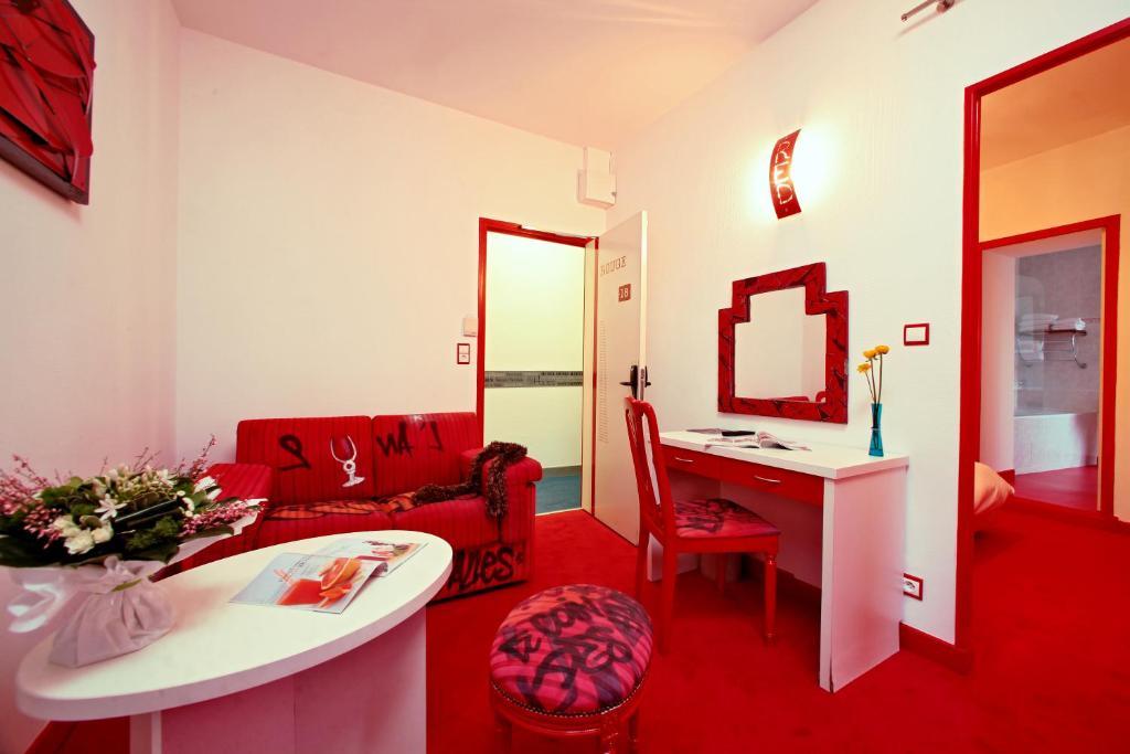 Hotel Le Coin Des Halles Каор Номер фото