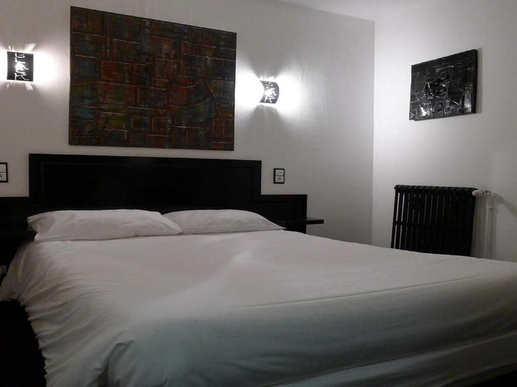 Hotel Le Coin Des Halles Каор Экстерьер фото
